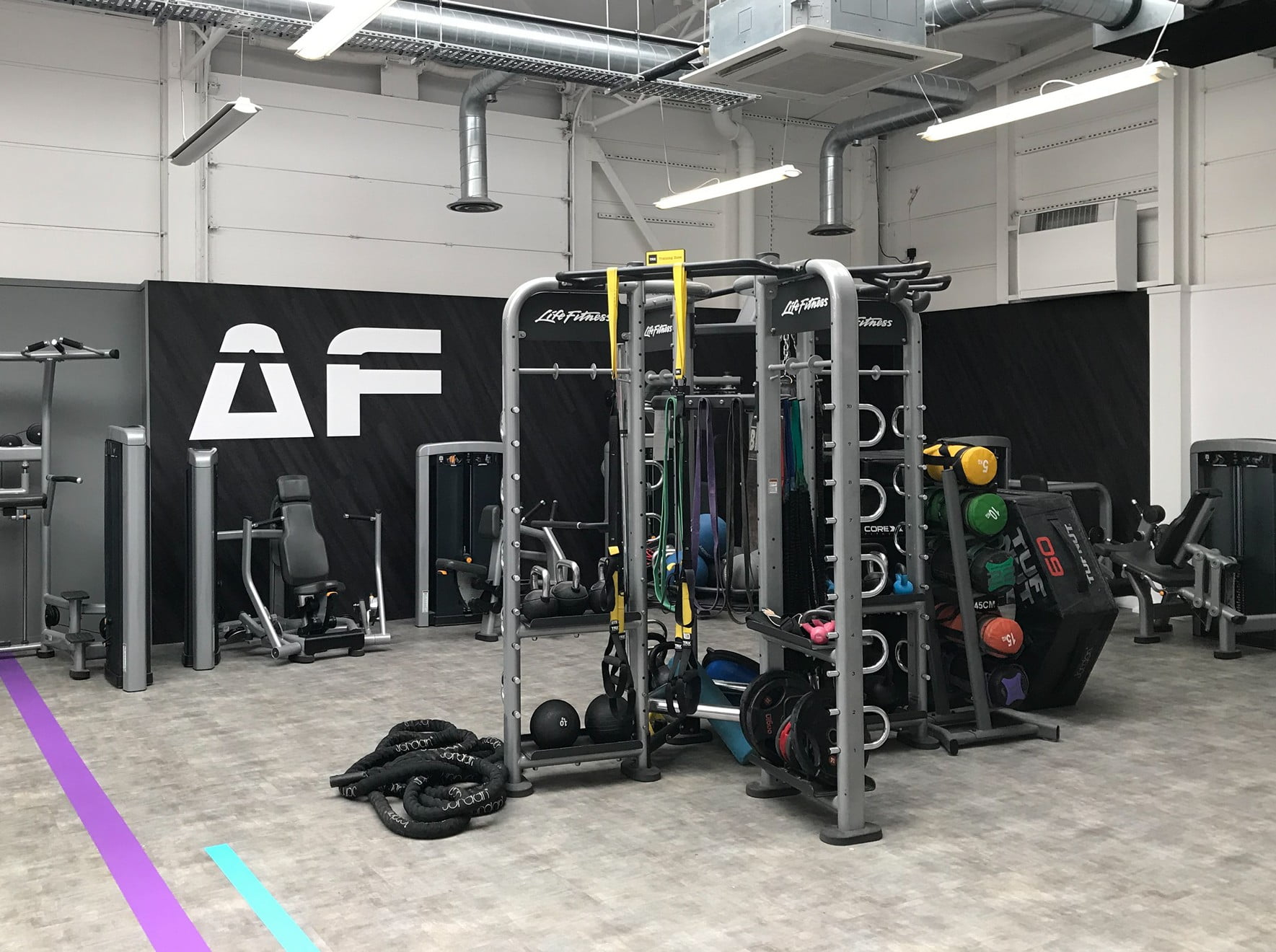 AM4 Contracts Limited - Shopfitting & Refurbishment