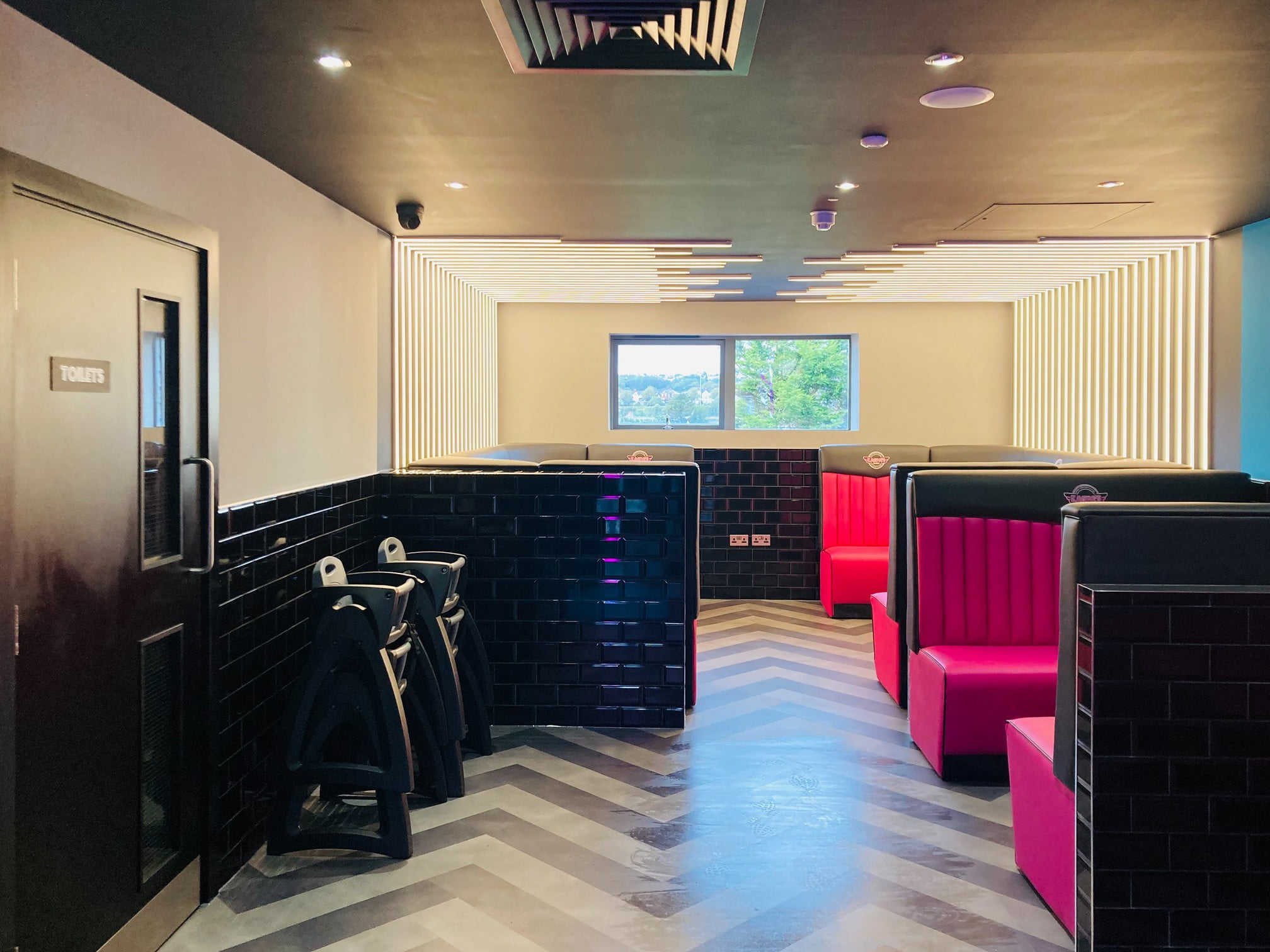 AM4 Contracts Limited - Shopfitting & Refurbishment