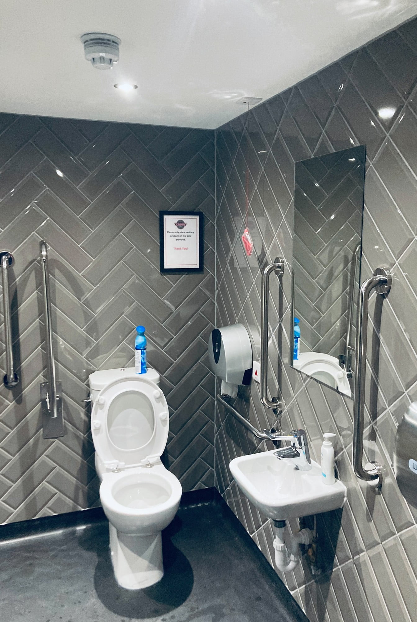 AM4 Contracts Limited - Shopfitting & Refurbishment