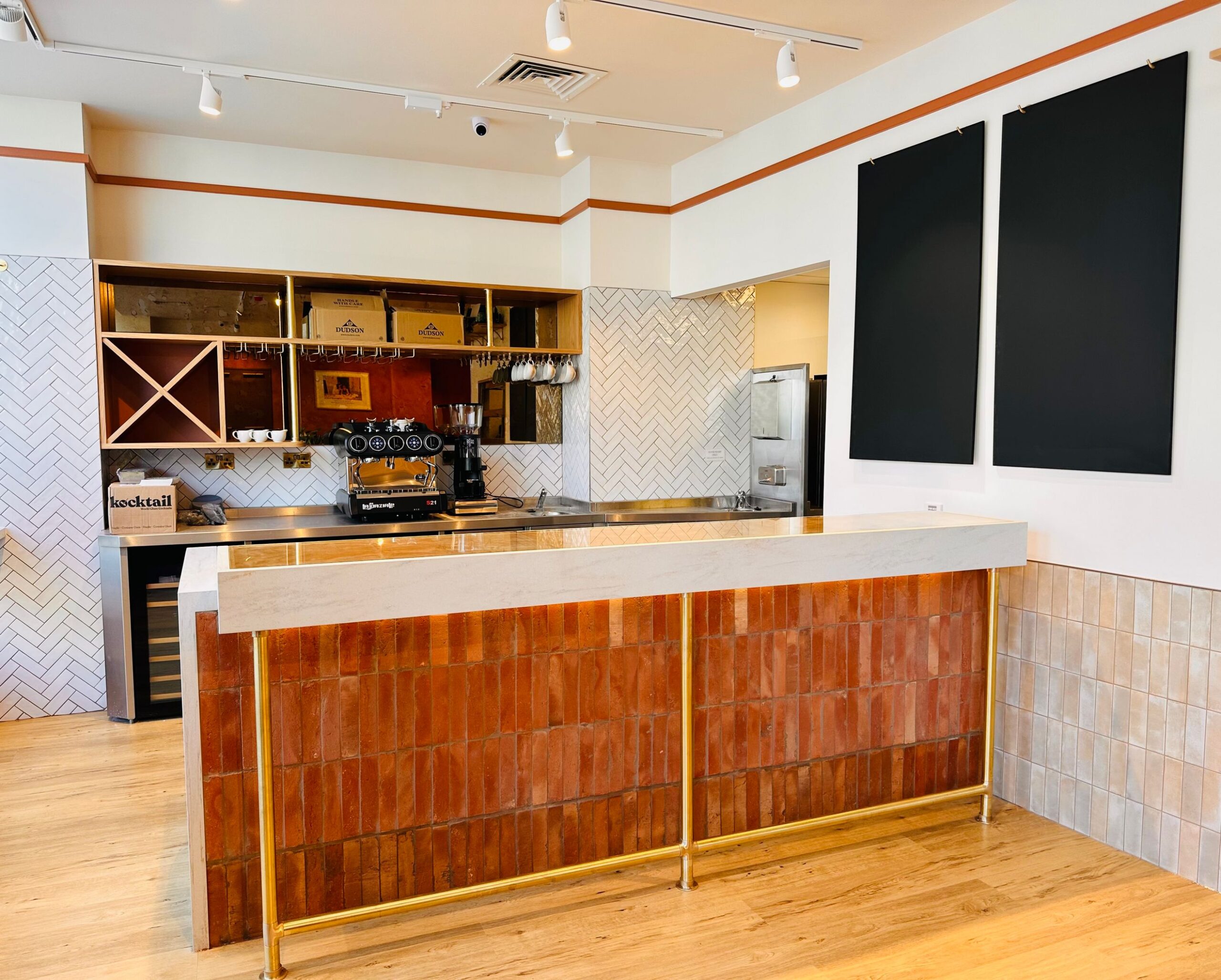 AM4 Contracts Limited - Shopfitting & Refurbishment