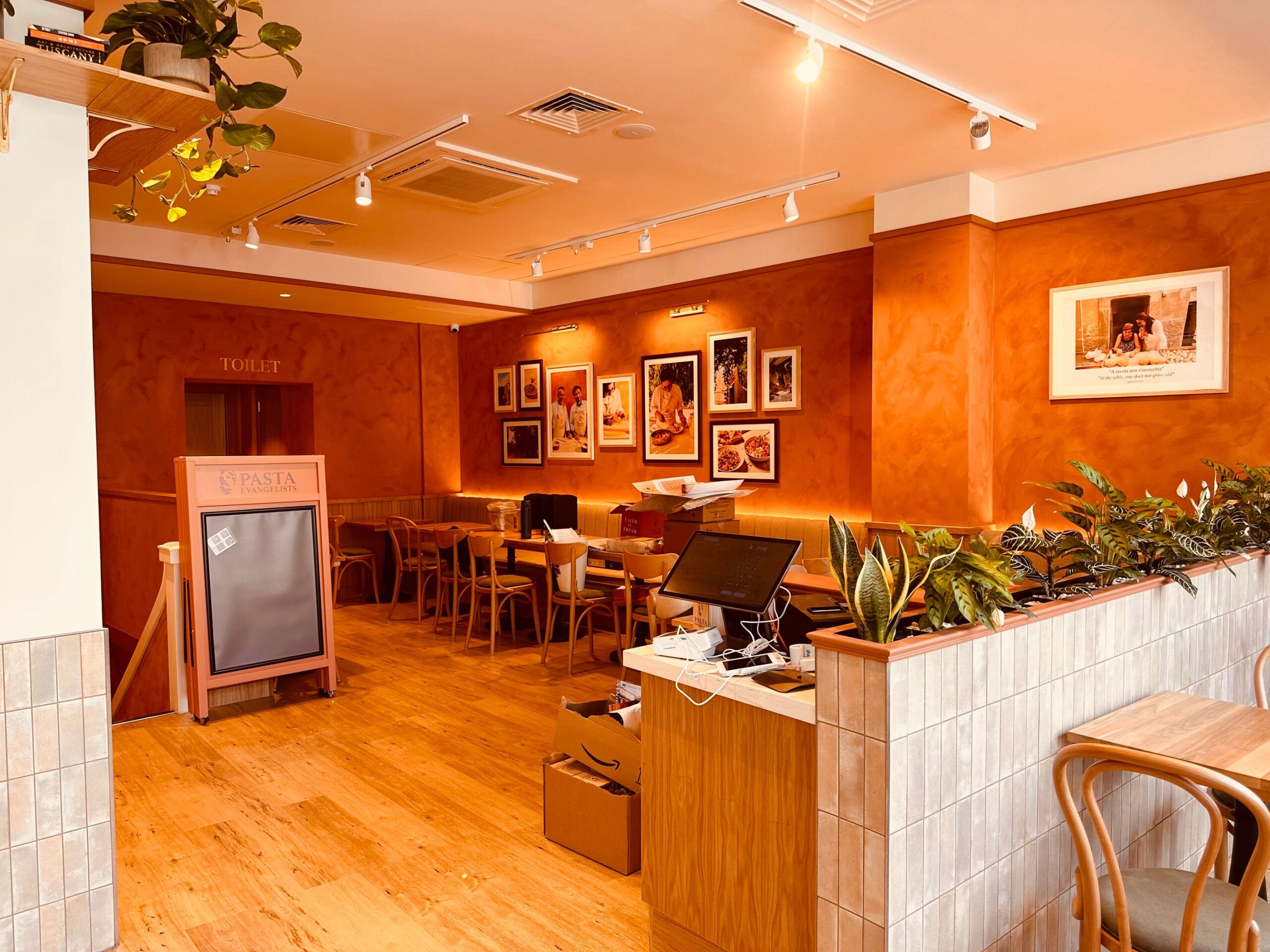 AM4 Contracts Limited - Shopfitting & Refurbishment