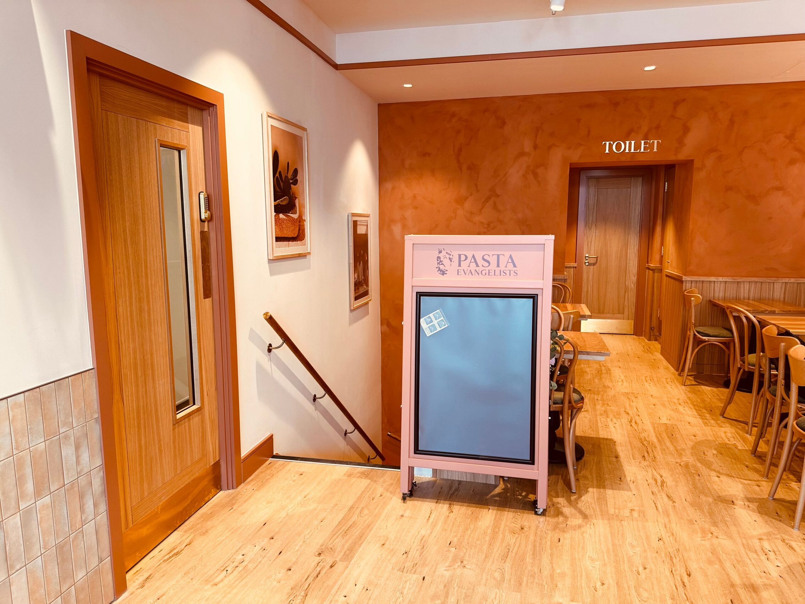 AM4 Contracts Limited - Shopfitting & Refurbishment