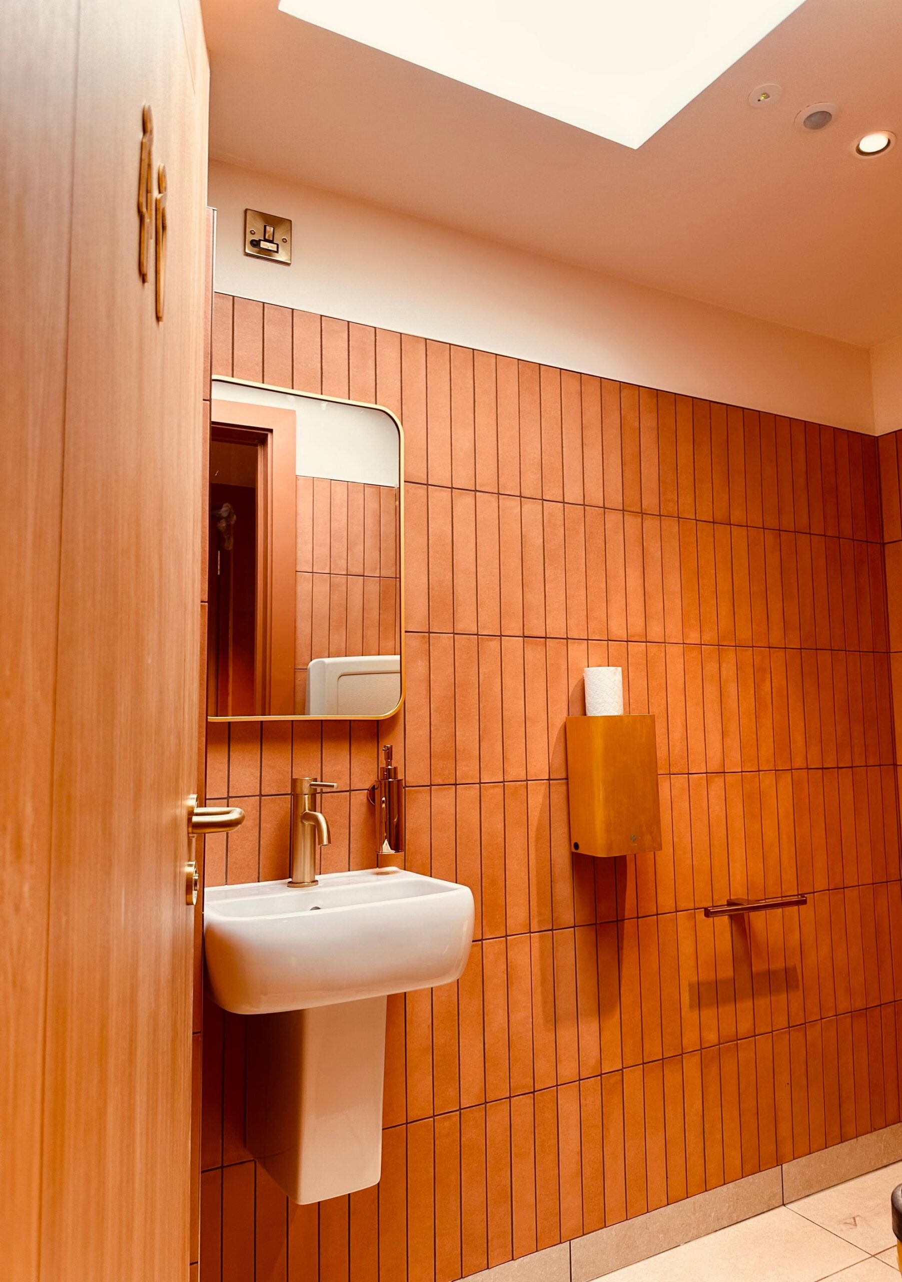 AM4 Contracts Limited - Shopfitting & Refurbishment