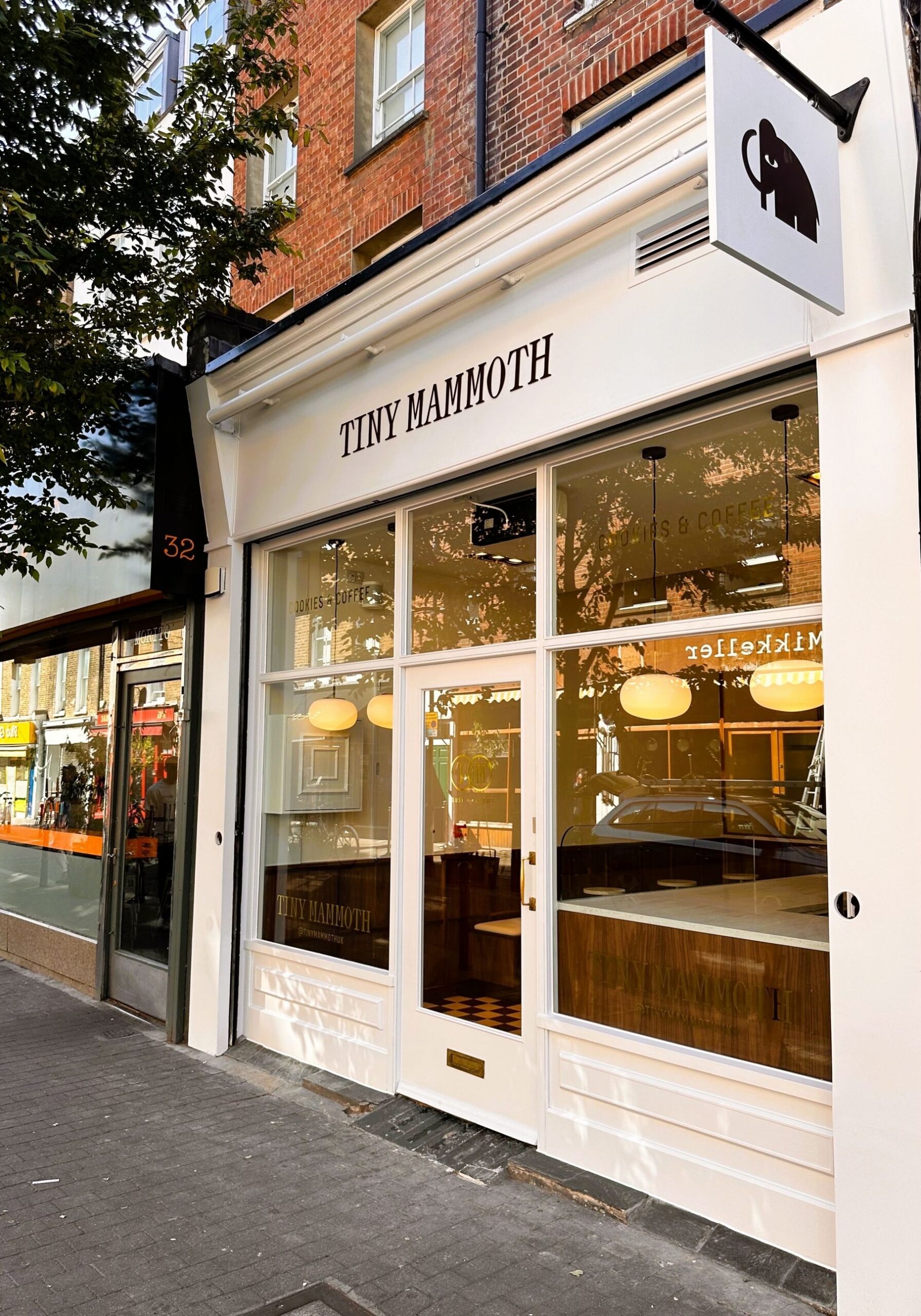 AM4 Contracts Limited - Shopfitting & Refurbishment