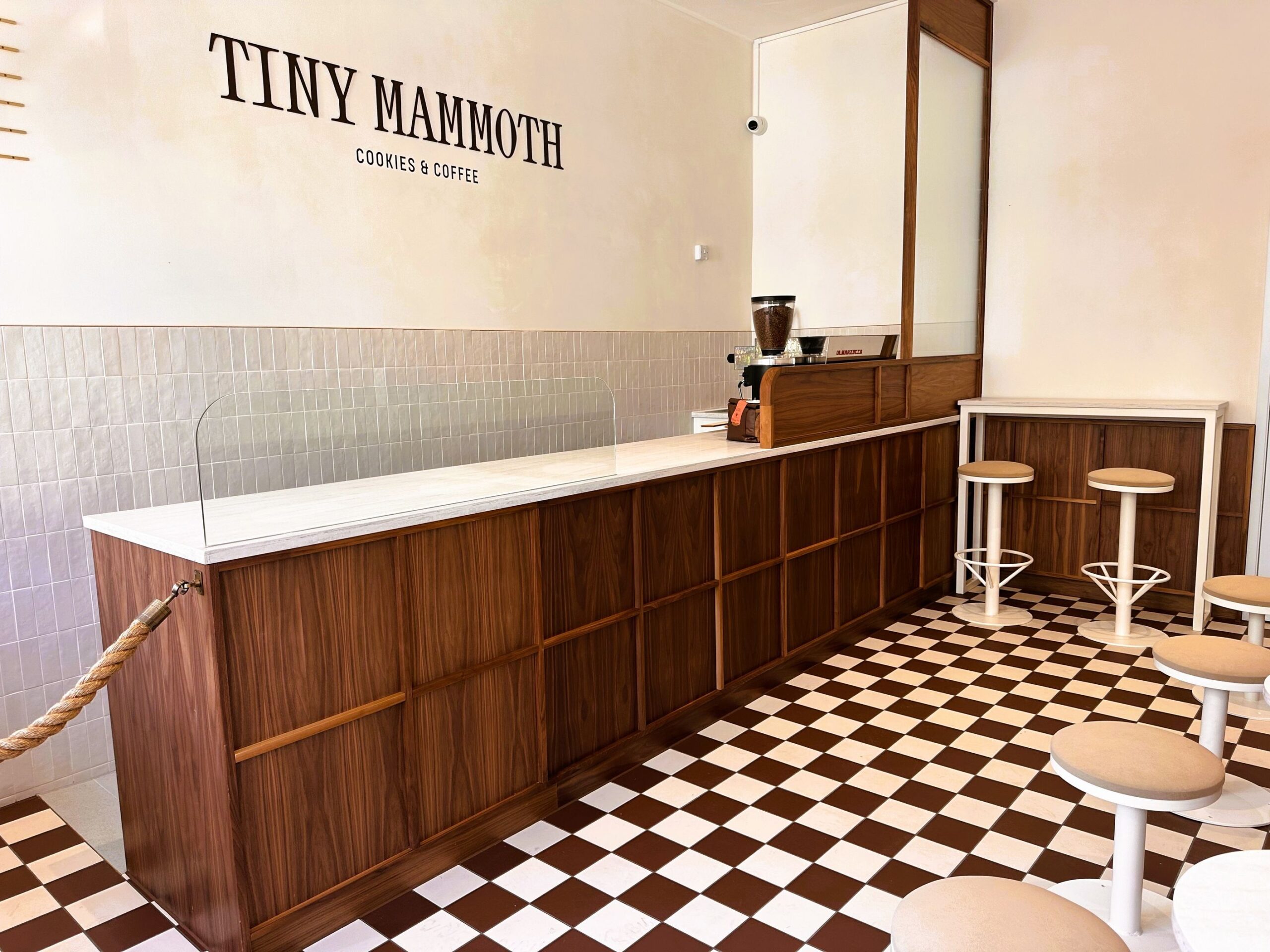 AM4 Contracts Limited - Shopfitting & Refurbishment