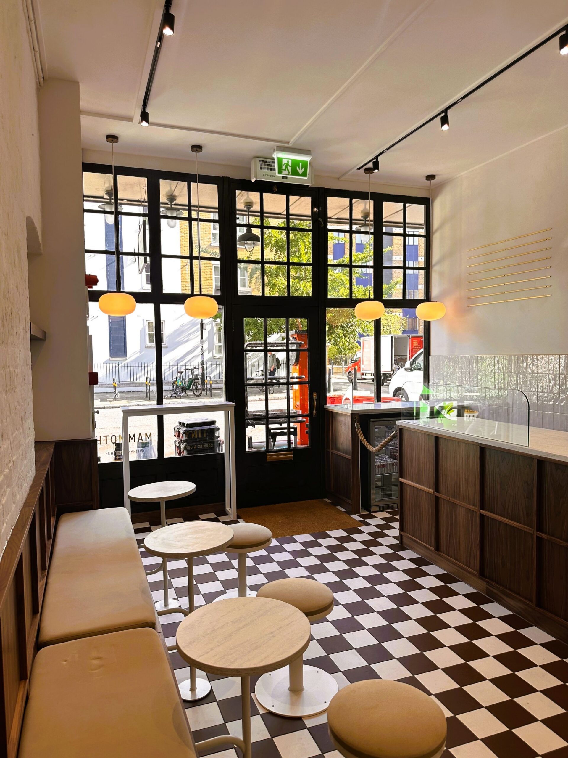 AM4 Contracts Limited - Shopfitting & Refurbishment